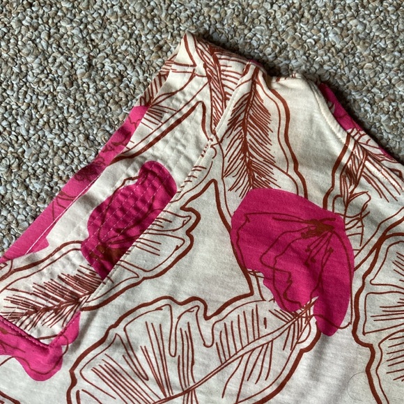 Bright and cool top pairs with pants and skirts - Picture 4 of 4